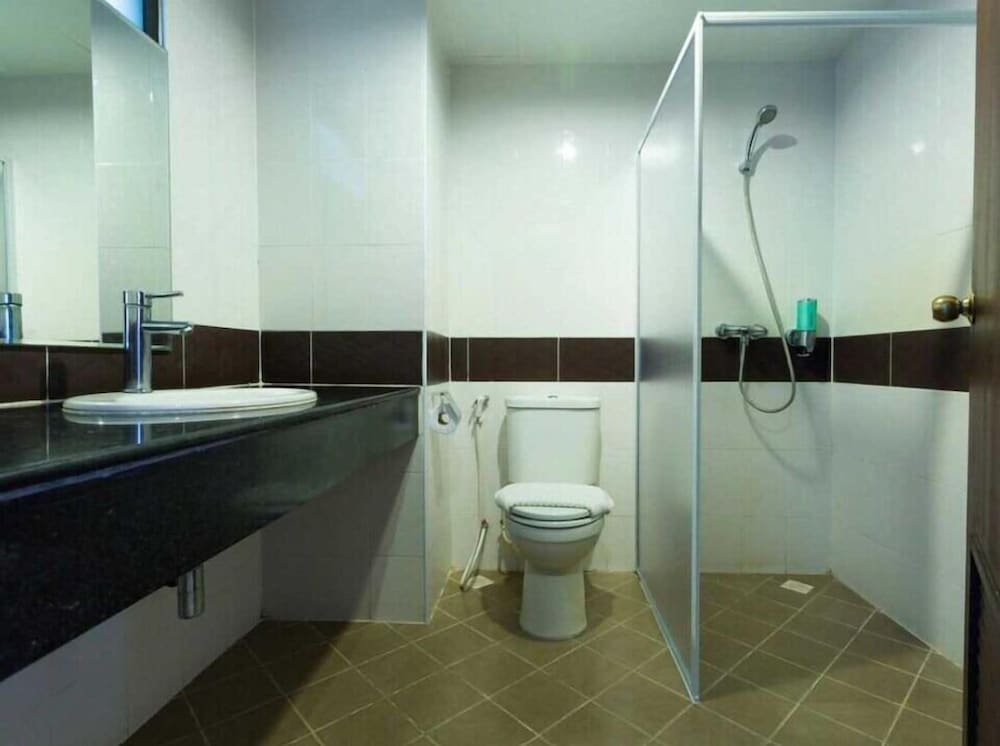 Townhouse Hillview Suites Pattaya Formerly Chatkaew Suites