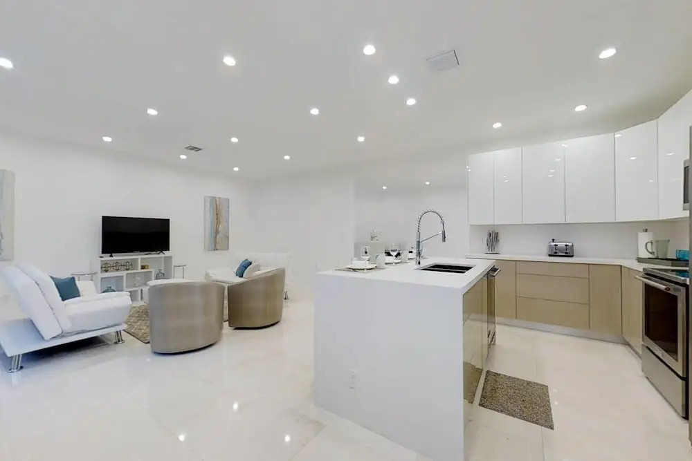 Beautiful Hollywood Beach 4 BR Home W Heated Pool