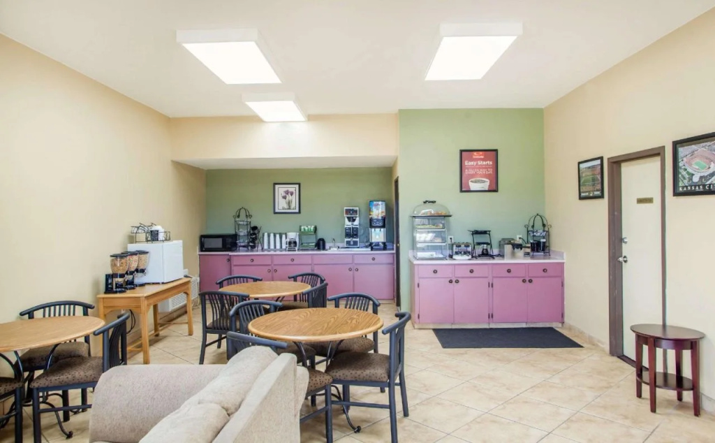 Econo Lodge Belton - Kansas City South