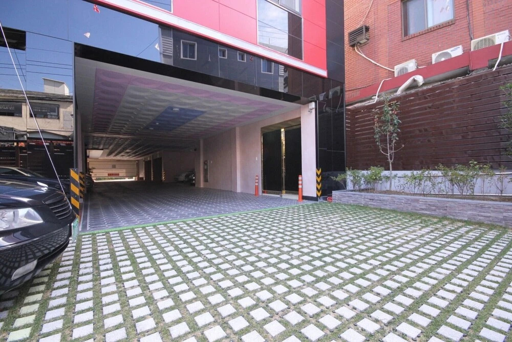 Jinju M Hotel