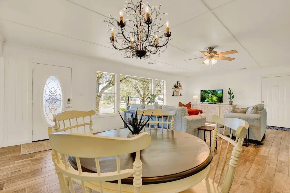 Gorgeous Haus-cabin Combo-bbq and XL Patio-min to Main St!