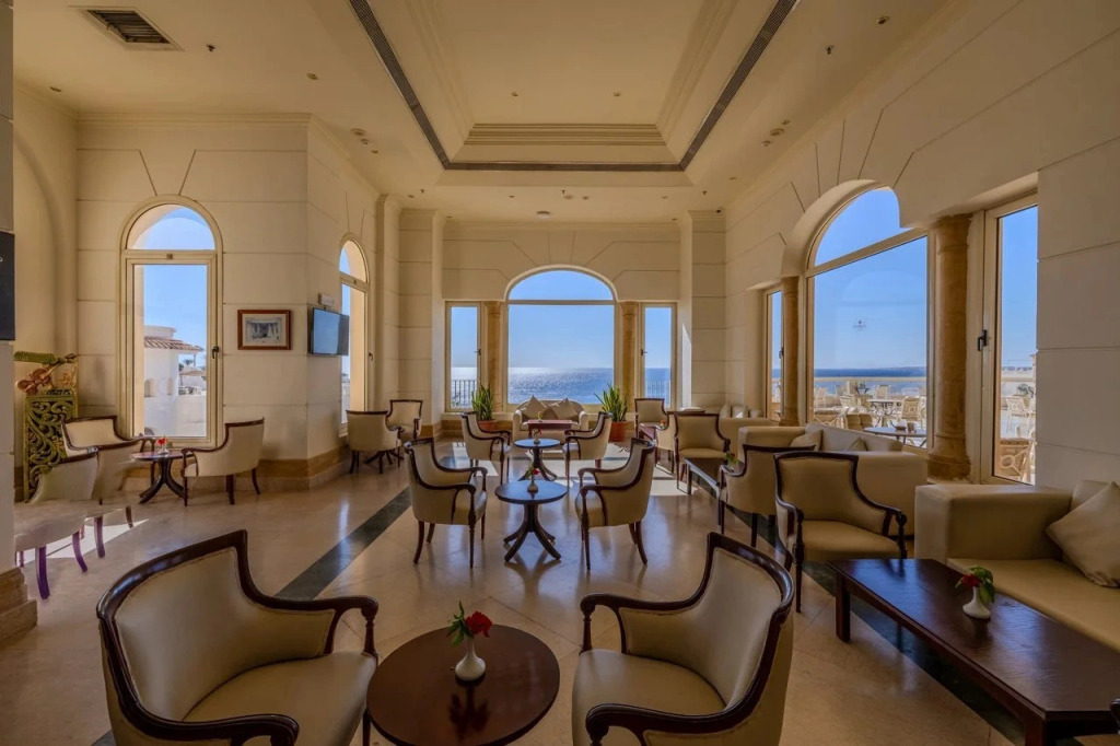 Курортный Отель Continental Plaza Beach Resort