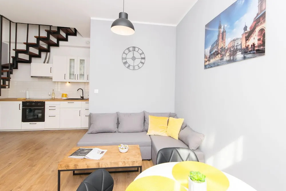 Yellow Apartment Old Town Air Condition