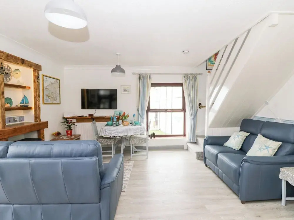 5 The Coach House