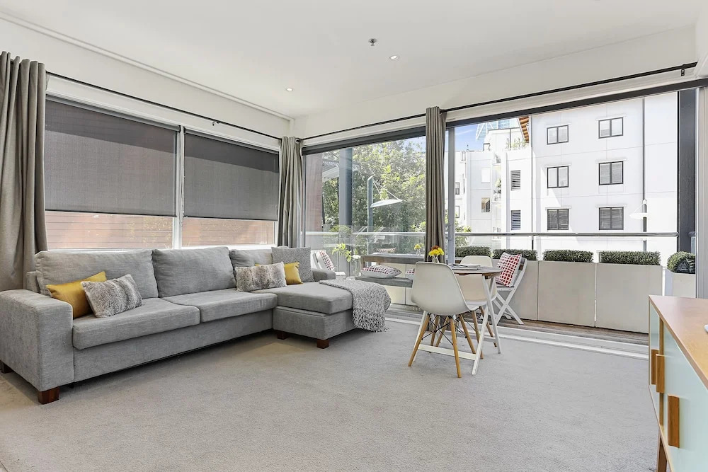 Bright and Spacious Viaduct Living with free carpark by Urban Butler