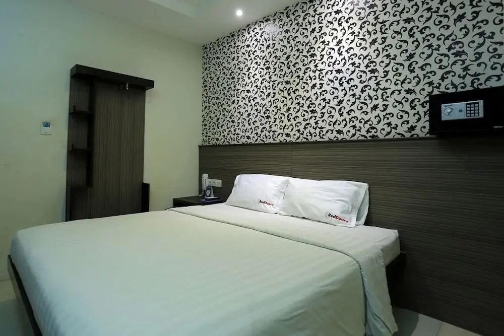 RedDoorz @ Istana Kuta Galeria
