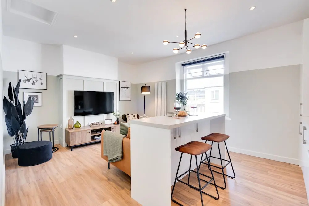 Crescent Apartments-Newport City Centre