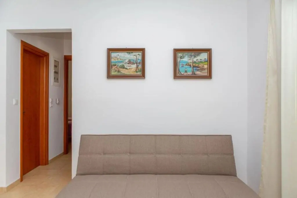 Apiranthian house Panoramic view