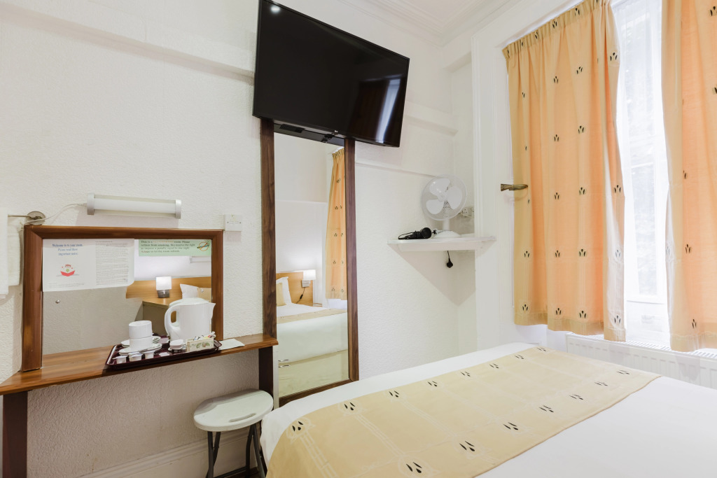 Falcon Hotel