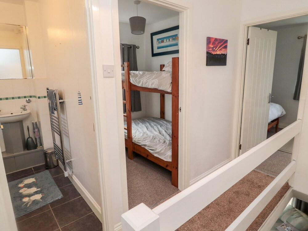 22 Longstone Park