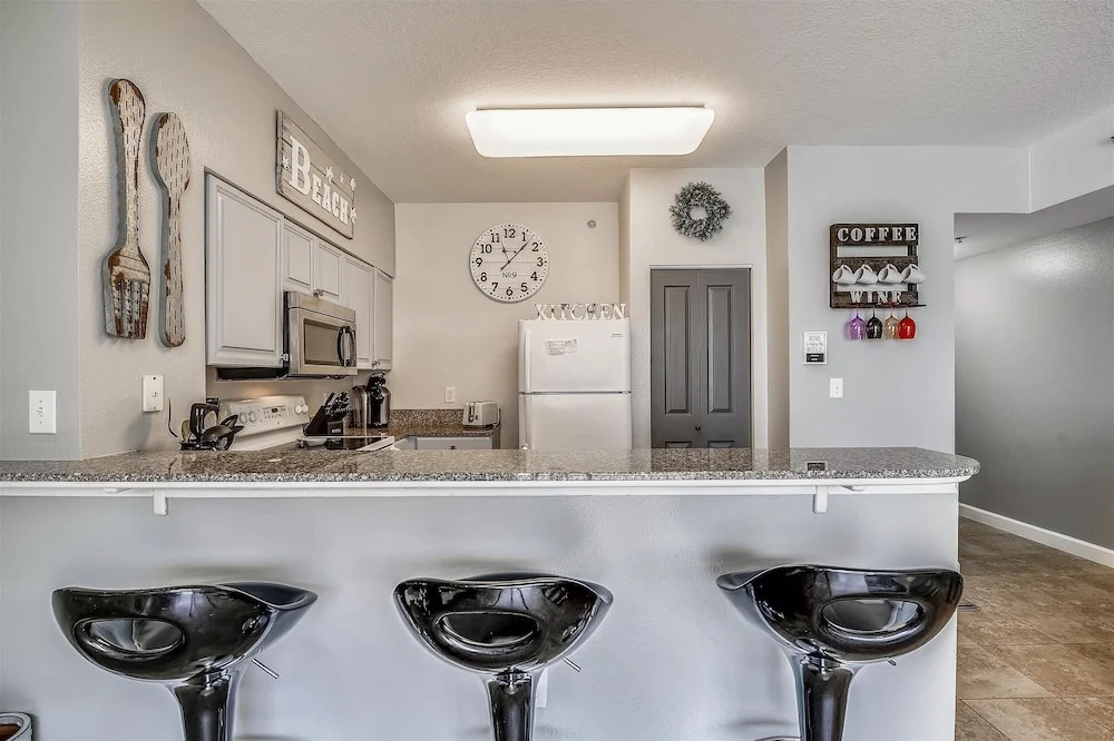 Shores of Panama 1704 - 2 Bedroom + Bunk Room . Updated! Res. Parking 2 Condo by RedAwning