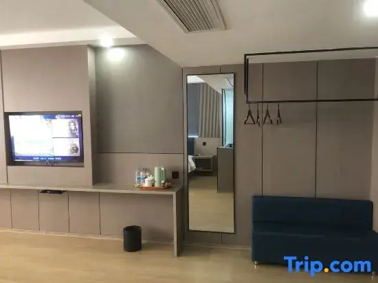 Yufuhao Hotel (Haikou Wuyuan River Sports Center)