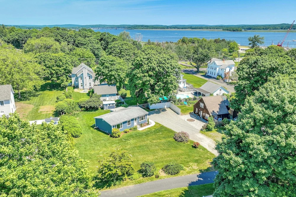 Old Saybrook Home w/ Screened Porch & Ocean View!