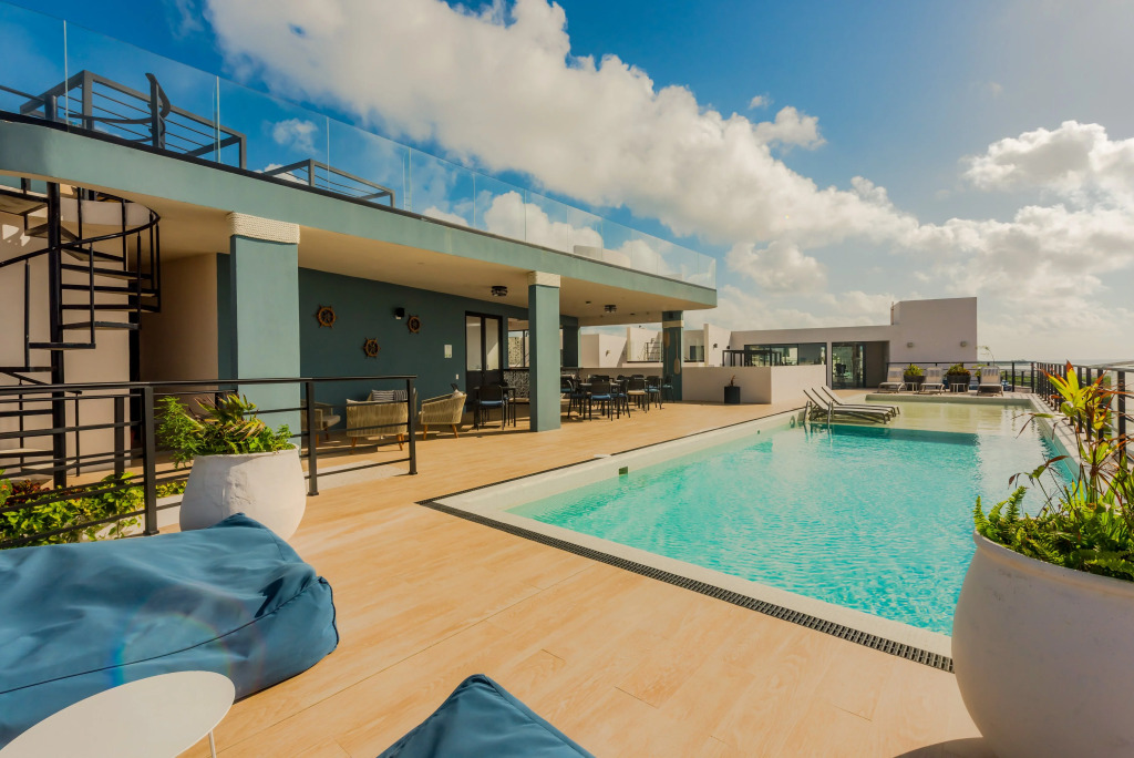 Entire modern apartment | 2 min walk to the beach | private rooftop pool
