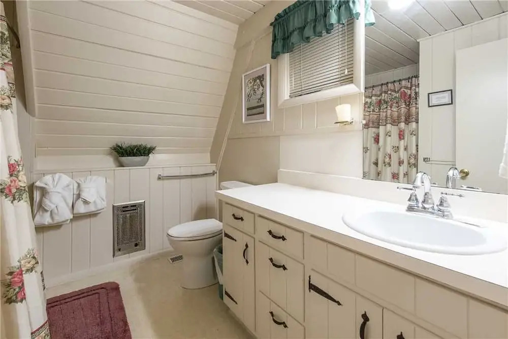 Echota 4 Bedroom Home with Hot Tub