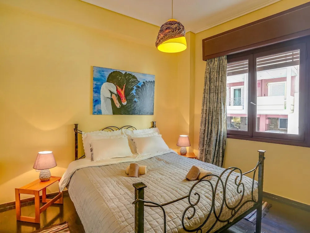 Cozy Apartment in Athens near Aghios Ioannis Subway Station