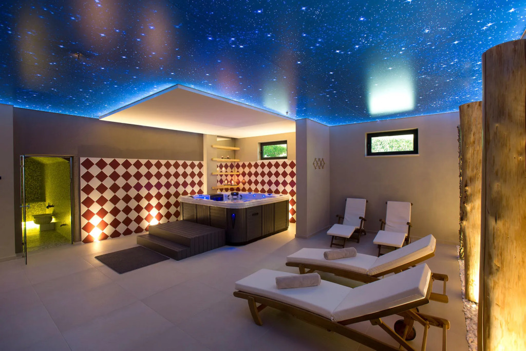 Atlantis Beach Hotel