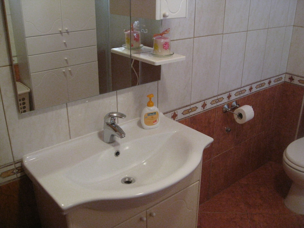 Dina Apartments