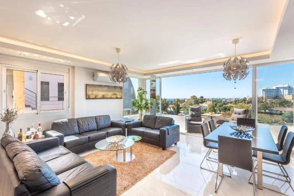 Luxurious Hillside Villa with Private Pool - Sea & Mountain Views
