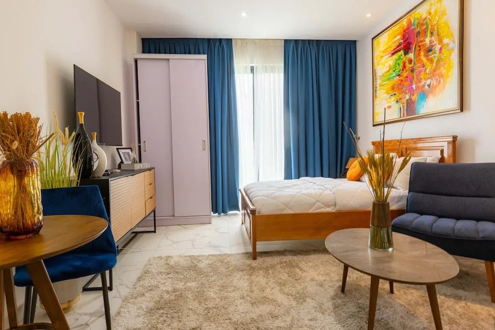 233 Boulevard by QUAO REALTY