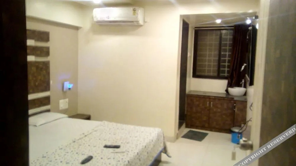 Hotel Golden Dream Lodging