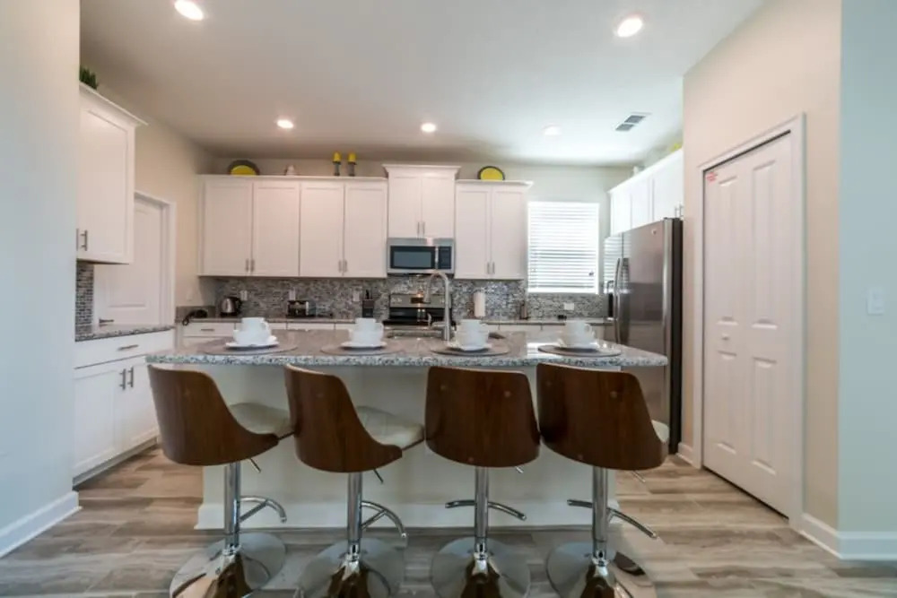 Cool and Modern 5 Bed 4 Ba Game Room Pool Spa 4724sh