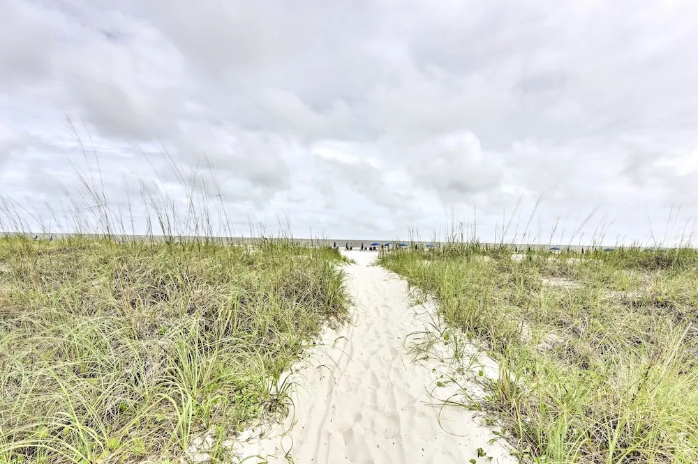 Walk to Bars & Shops: Resort Condo in Hilton Head!