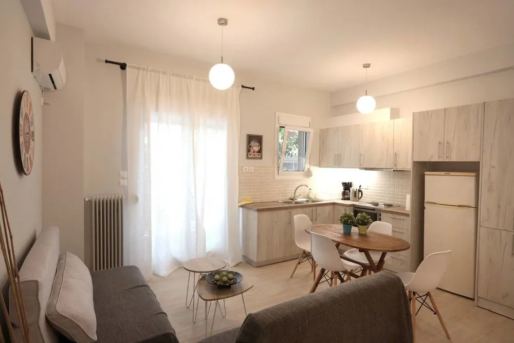 Pale Coloured Apt in Athens Historic Centre