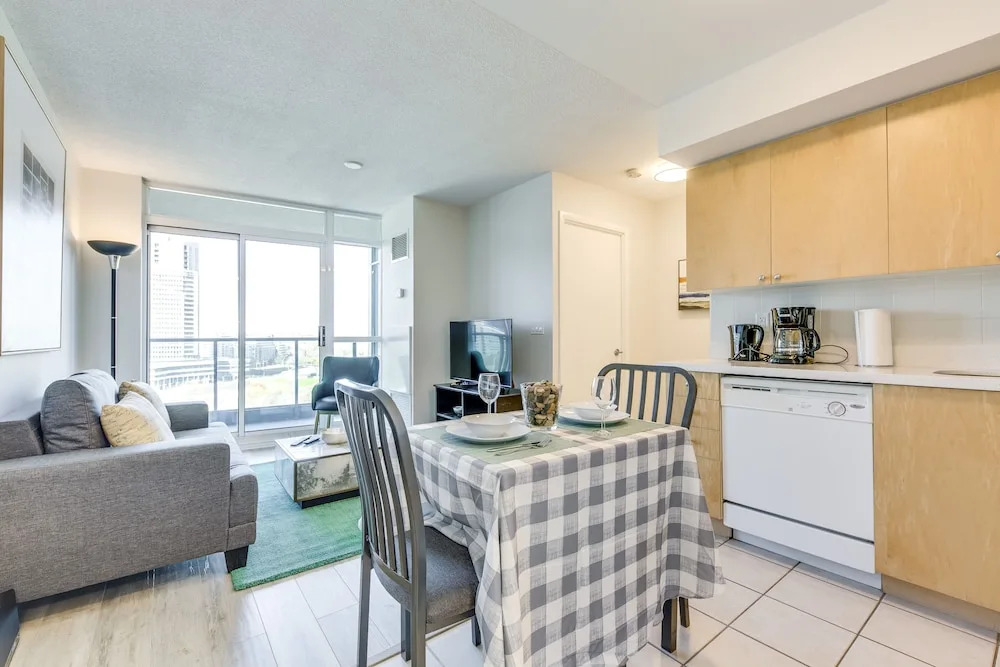 Newly Decorated Condo Great View Parking