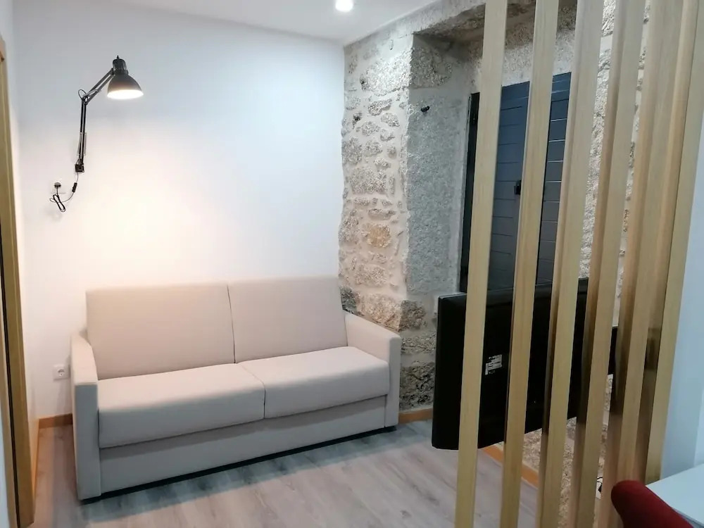 ALOJAMENTO GIRASSOL - Guest House - Quarto com casa de banho privativa