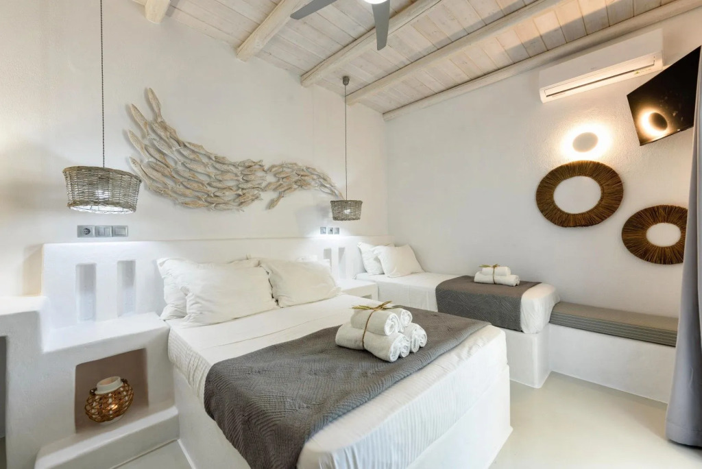 Blue Waves Suites Apartments Paros