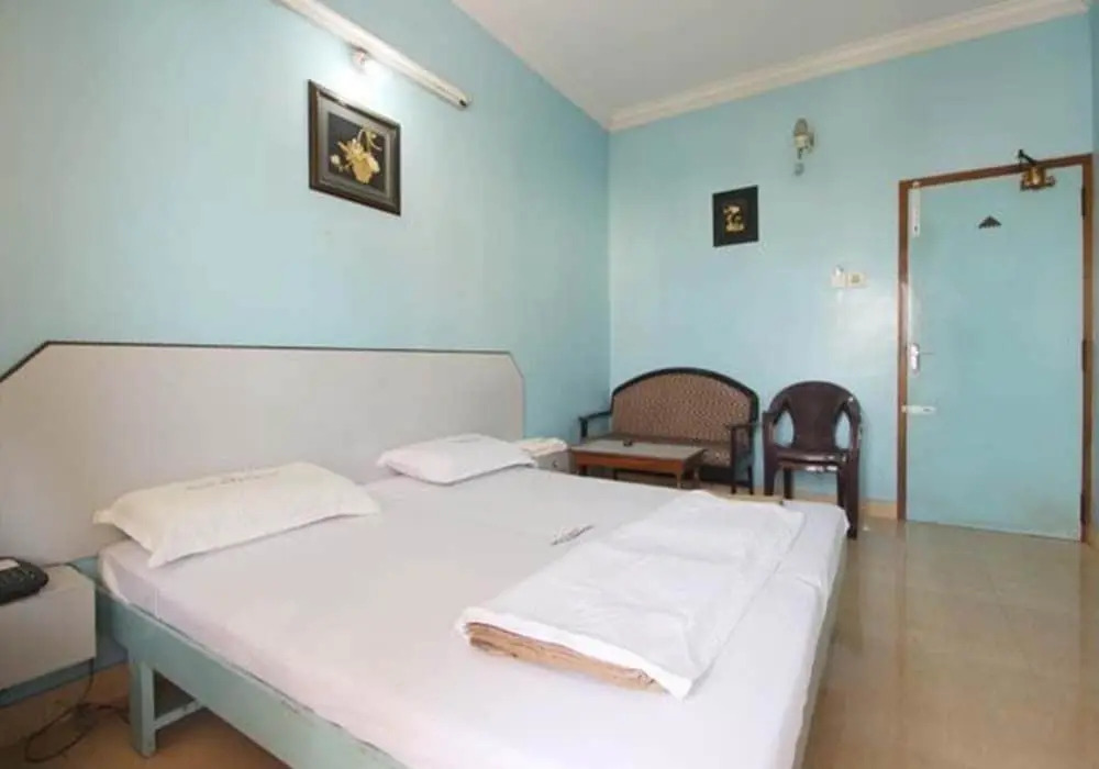 Hotel Maadhini