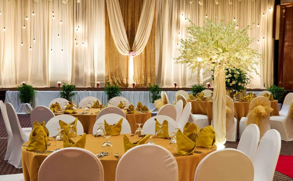 DoubleTree by Hilton Damai Laut