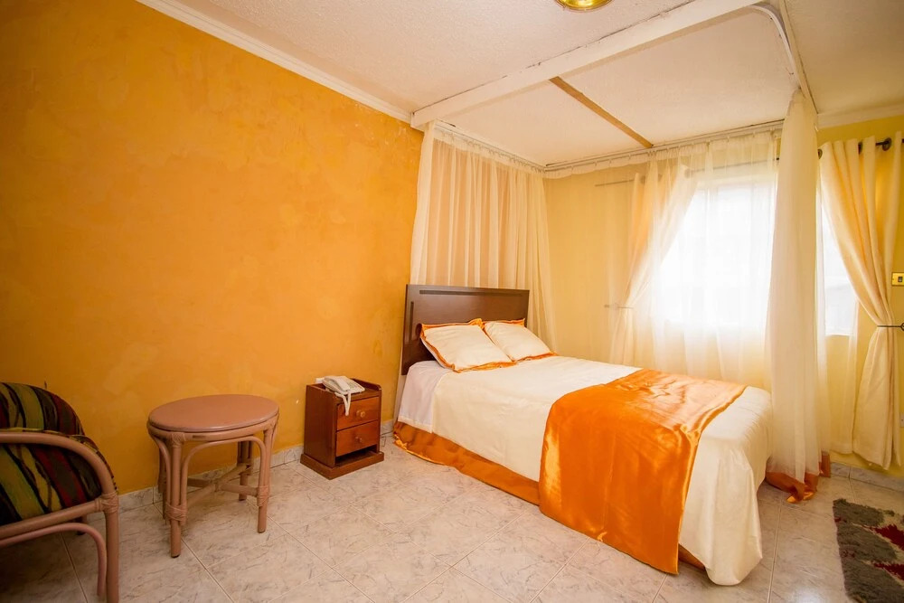 Lowela Hotel