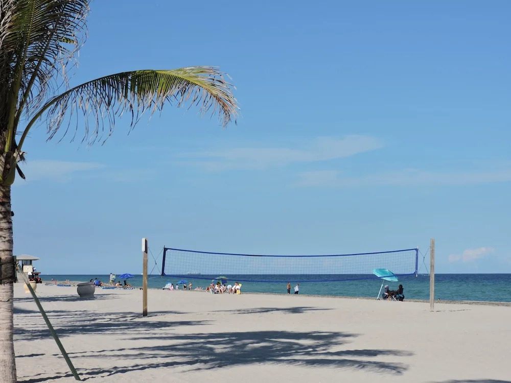 Oceanfront 1/1 for 4, Pool & Beach
