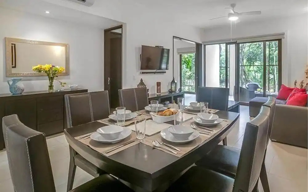HIRA G1 Condo terrace screened by Gate48