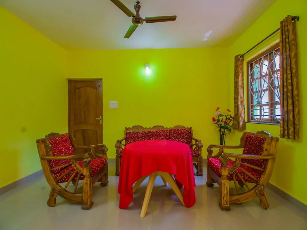 OYO 14484 Home 2BHK With Balcony Utorda Beach