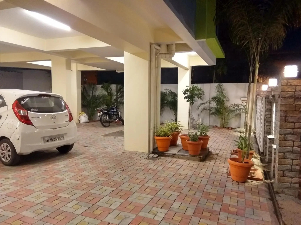 The JK Hotel - Opp Railway Station