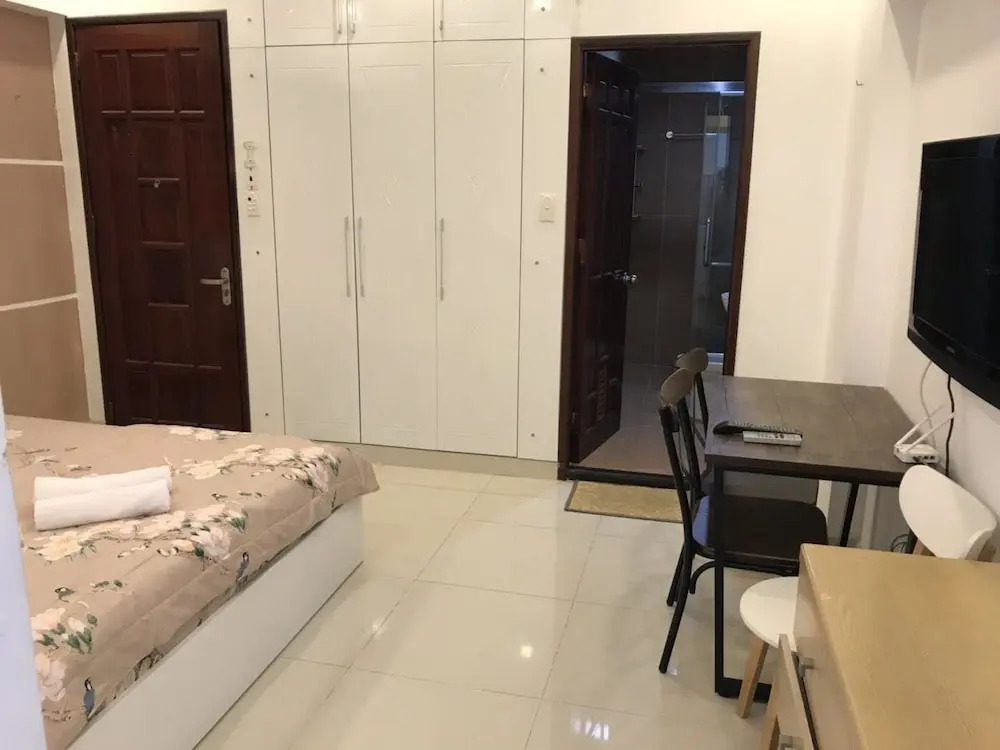 Smiley Apartment 8
