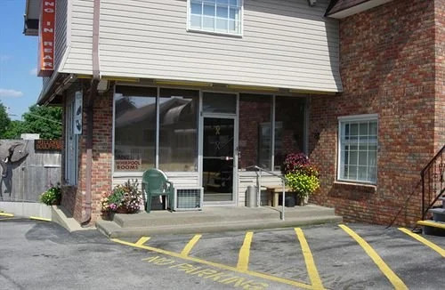 Hillbilly Inn Motel