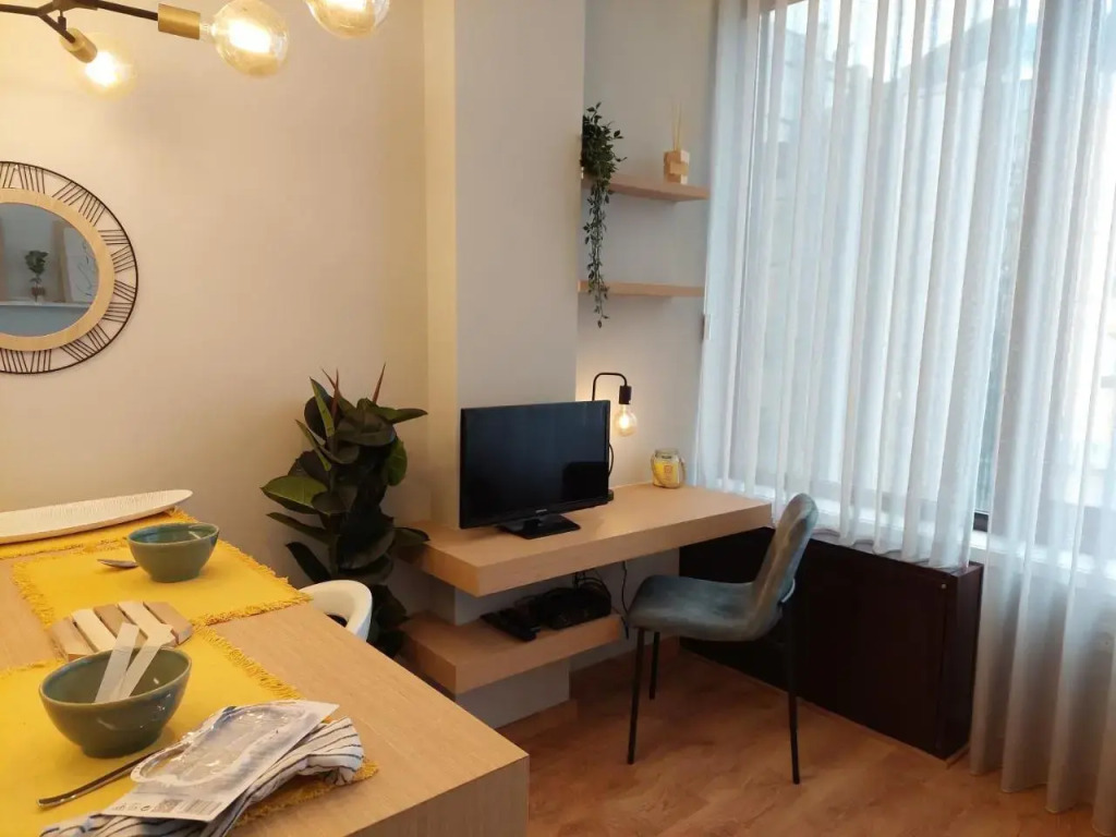 Charming Central Studio with AC