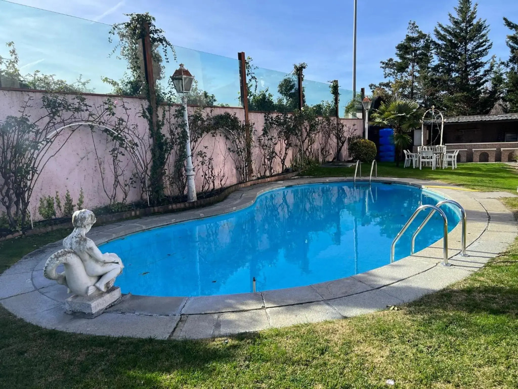 Luxurious 5 Bedroom Apartment in Moncloa-Aravaca