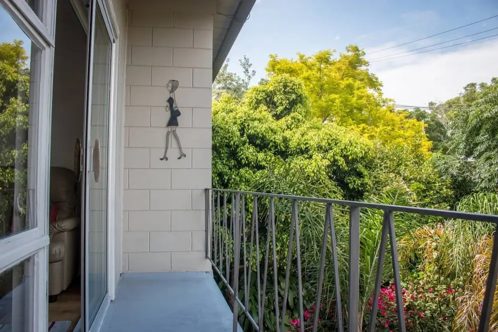 Renovated Mount Eden 1 Bed Flat With Mountain Views