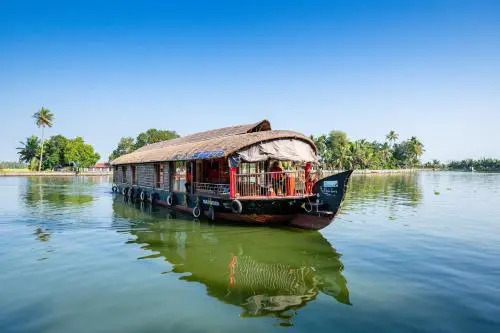 Oyo 28401 Relax In Kerala Diamond Houseboat