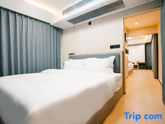Space Capsule Hotel Bar