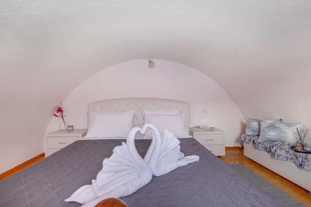 Paradise, Traditional Cycladic House