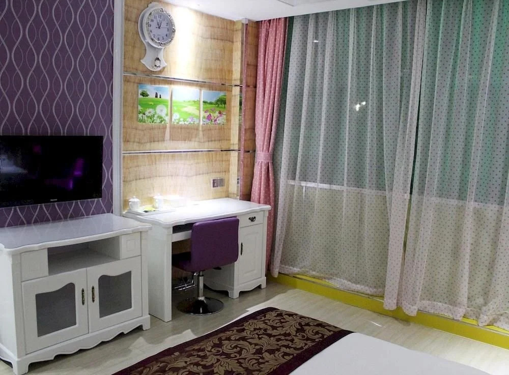 Aoyue Fashion Holiday Hotel
