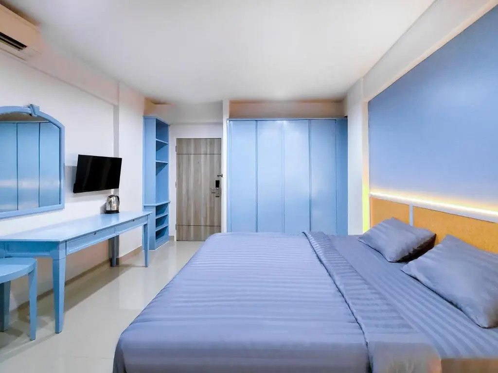 Chateau Hotel & Apartments