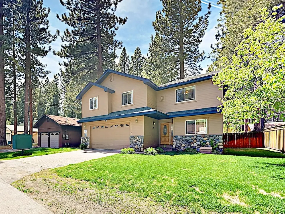 New Listing! Spacious Lake W/ 2 Fireplaces 4 Bedroom Home