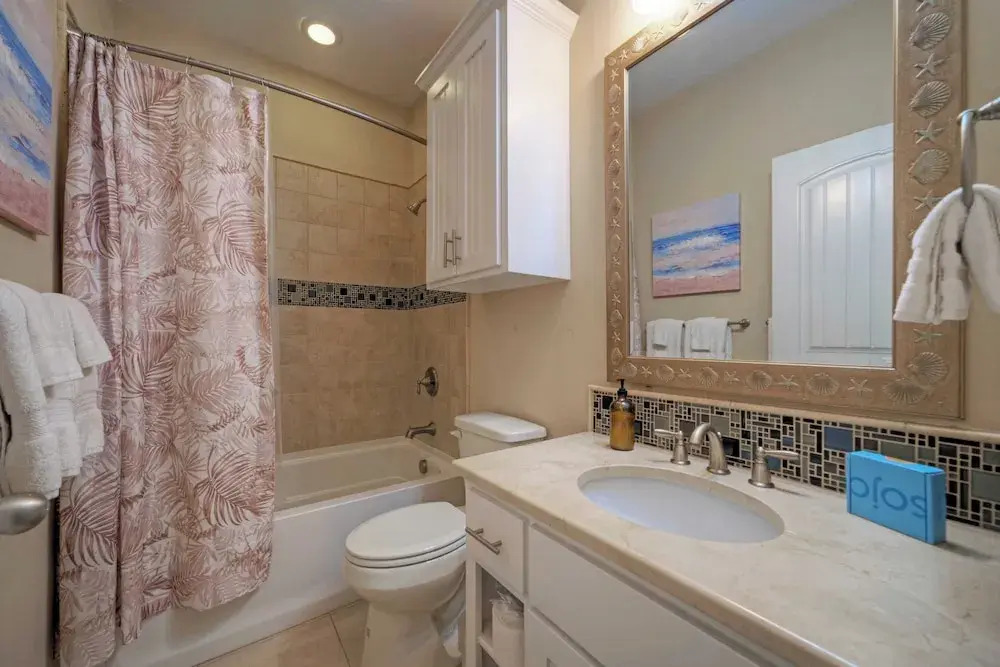 2 Homes in Las Palmeras by Avantstay Sleeps 18, Resort Pool + Private Patio Walk to Town, Golf Cart Zone